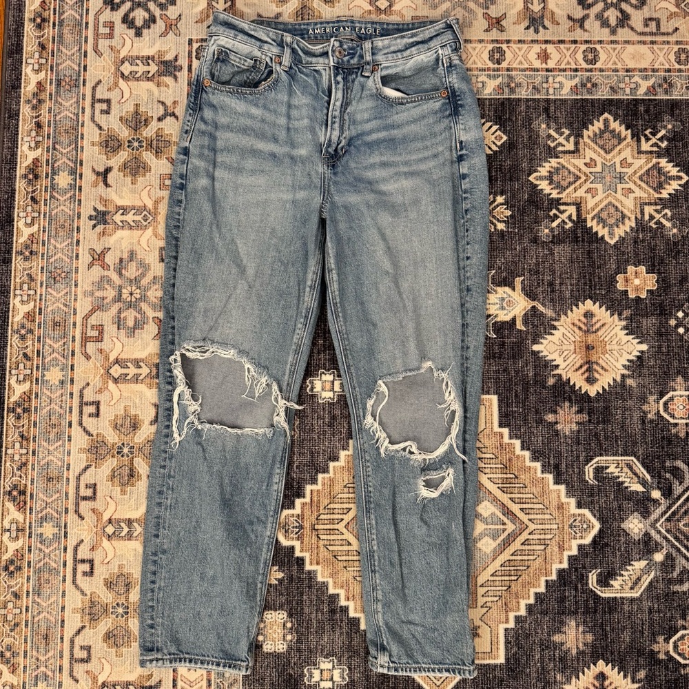 American Eagle Strigid Mom Jeans Distressed High-Waisted Women’s Size 8 Short - Picture 2 of 15